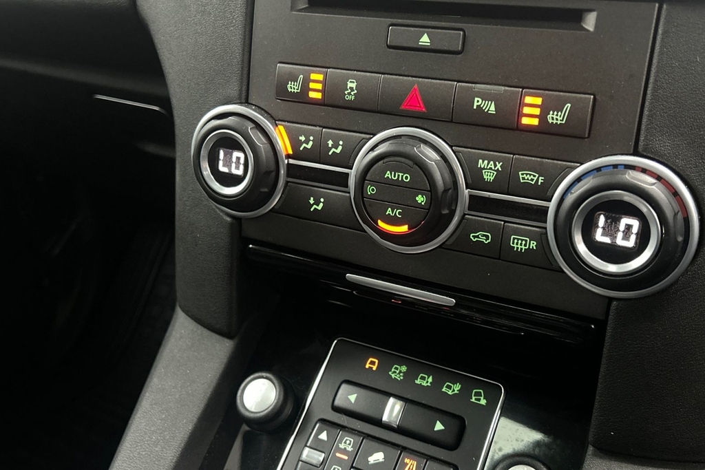 Land Rover Discovery Sdv6 Landmark Black #22