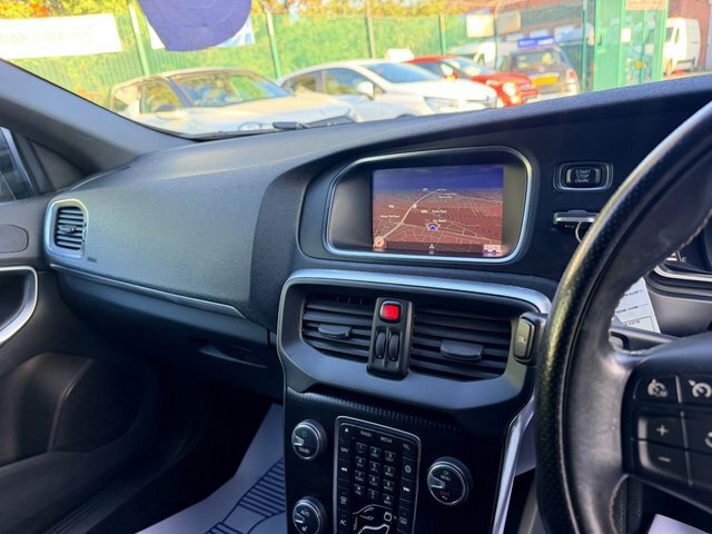 Volvo V40 2.0 D2 R-design Nav Plus Euro 6 Ss Red #20
