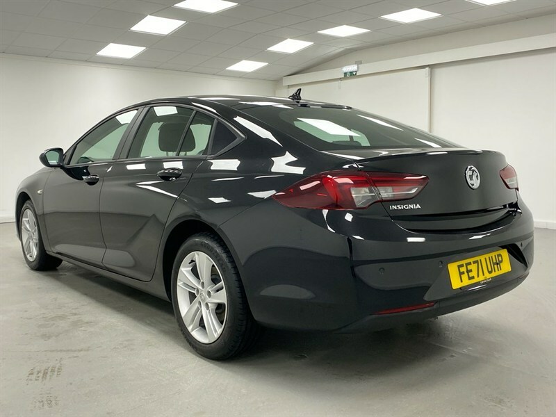 Vauxhall Insignia Grand Sport 1.5 Turbo D Se Nav Black #3
