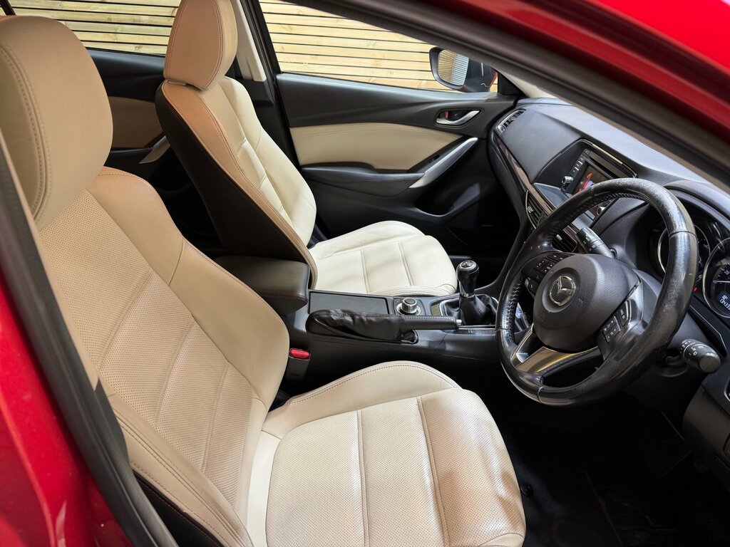 Mazda 6 2.2 Skyactiv-d Sport Nav Tourer Red #4