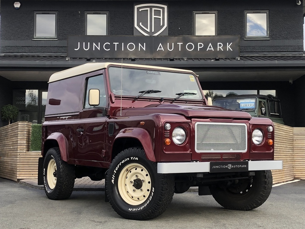 Land Rover Defender 90 Tdci Red