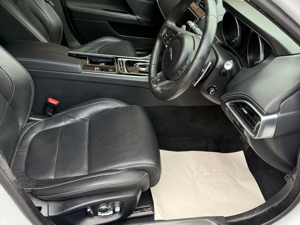 Jaguar XE R-sport D White #4