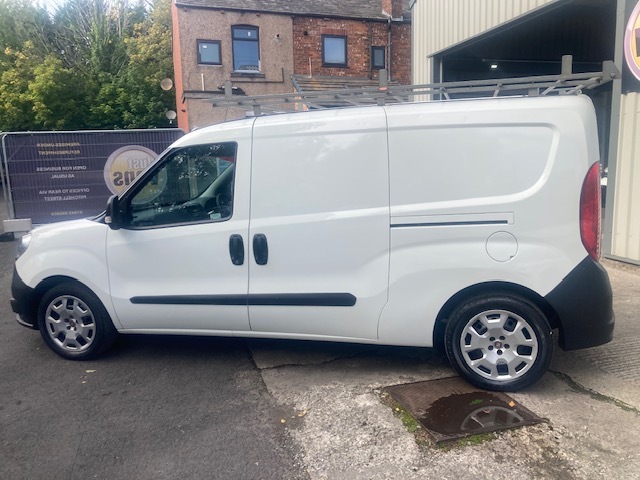 Fiat Doblo Mpv White #3