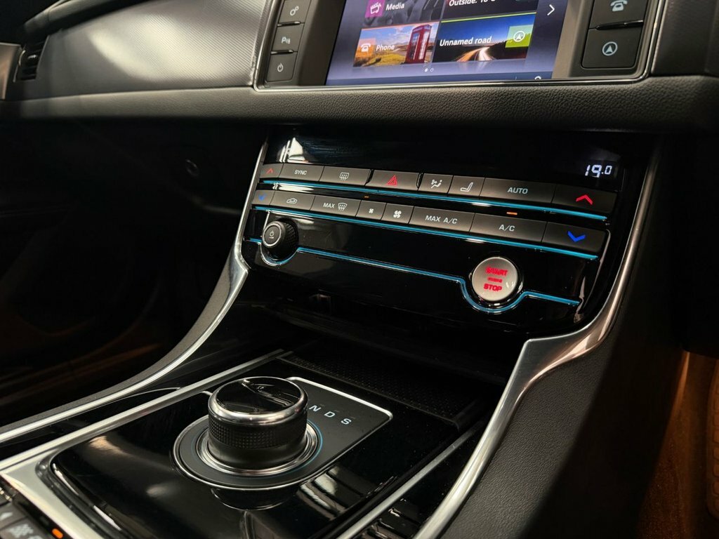 Jaguar XF R-sport Black #10