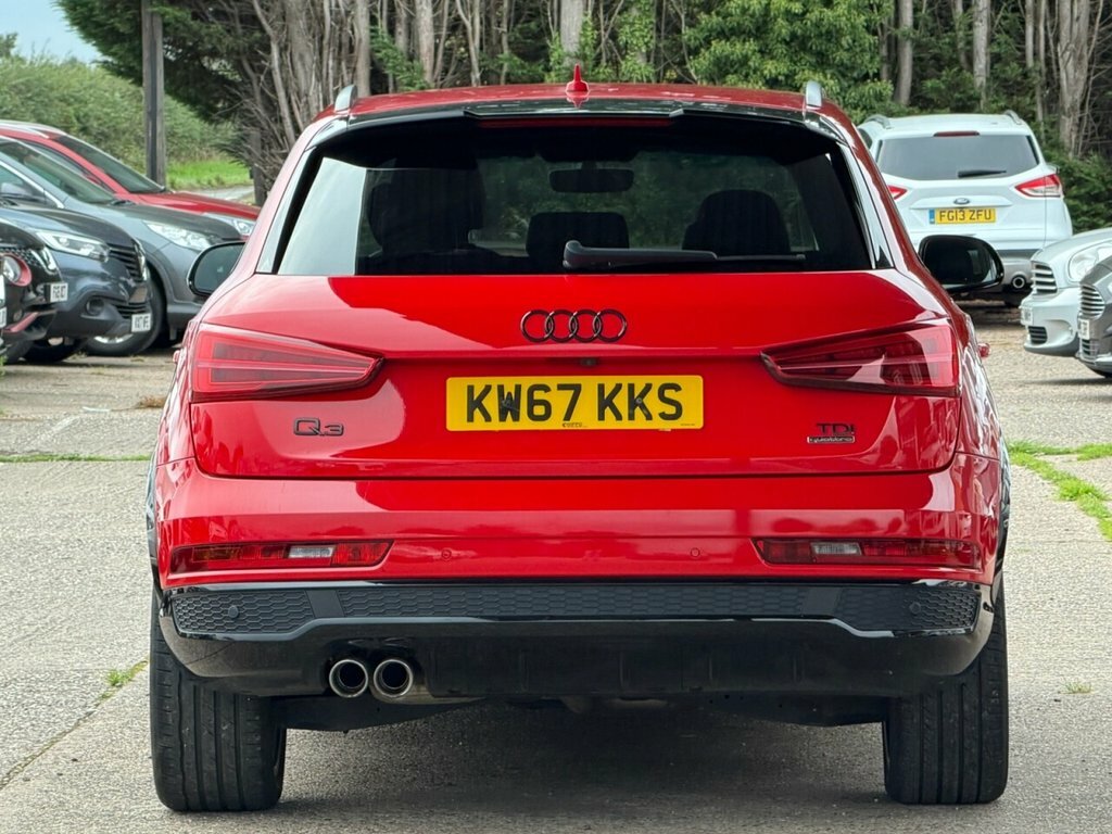 Audi Q3 2L Black Edition Red #5