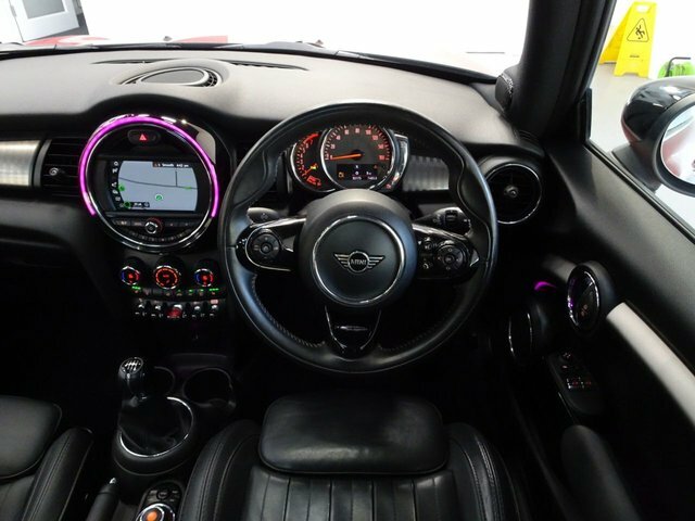 Mini Hatch 1.5 Cooper Exclusive Hatchback E Red #6