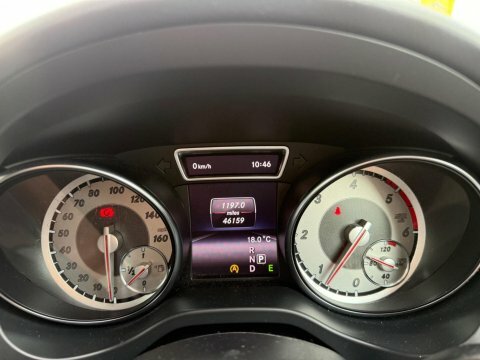 Mercedes-Benz GLA Class 2.1 Gla220d Amg Line Premium Plus Suv White #9