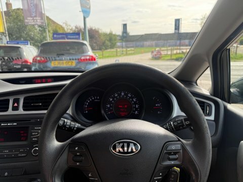 Kia Ceed 1.6 Crdi 2 Sports Wagon Euro 5 Red #23