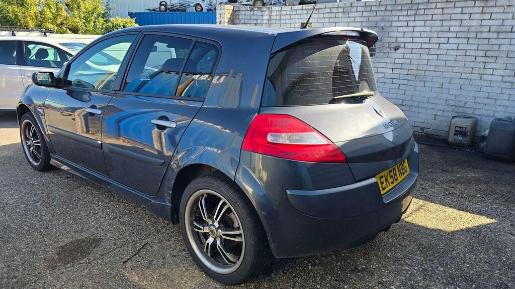 Renault Megane 1.6 Vvt Dynamique Grey #4