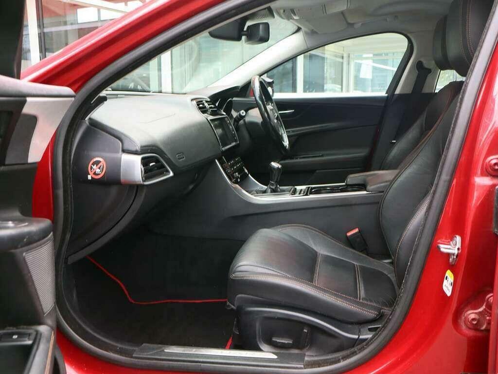 Jaguar XE 2.0D Prestige Euro 6 Ss Red #4