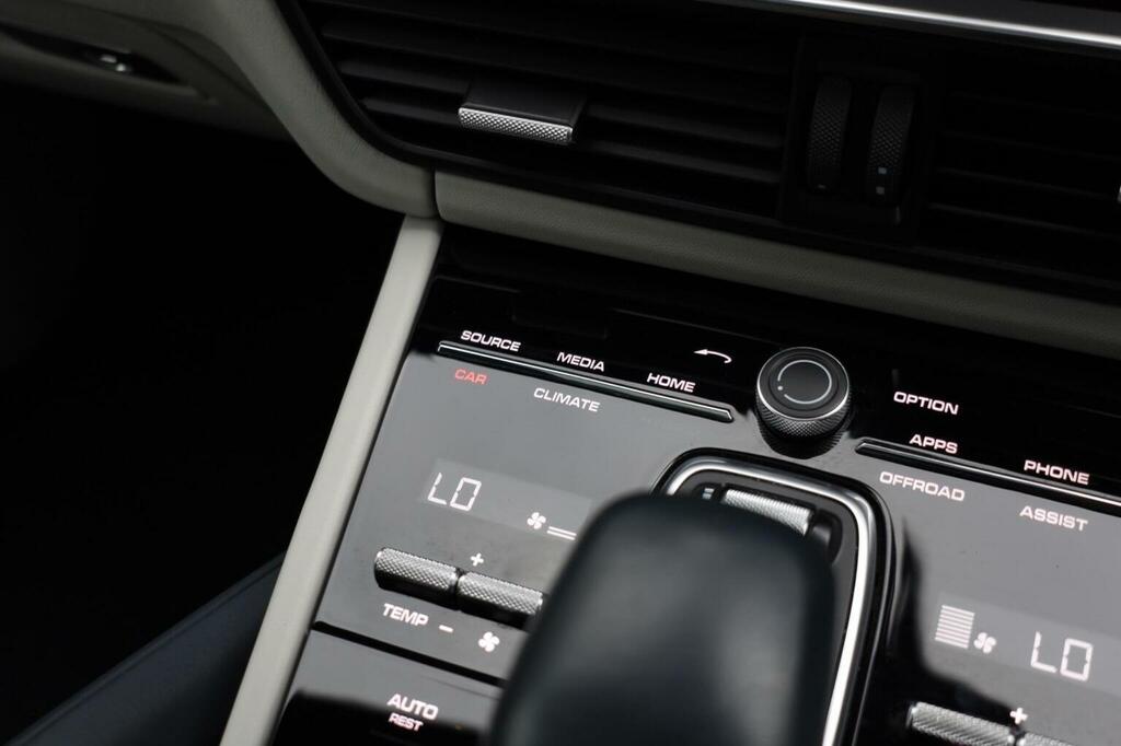 Porsche Cayenne V6 22K Spec Pan Roof Heads Up Display Black #26