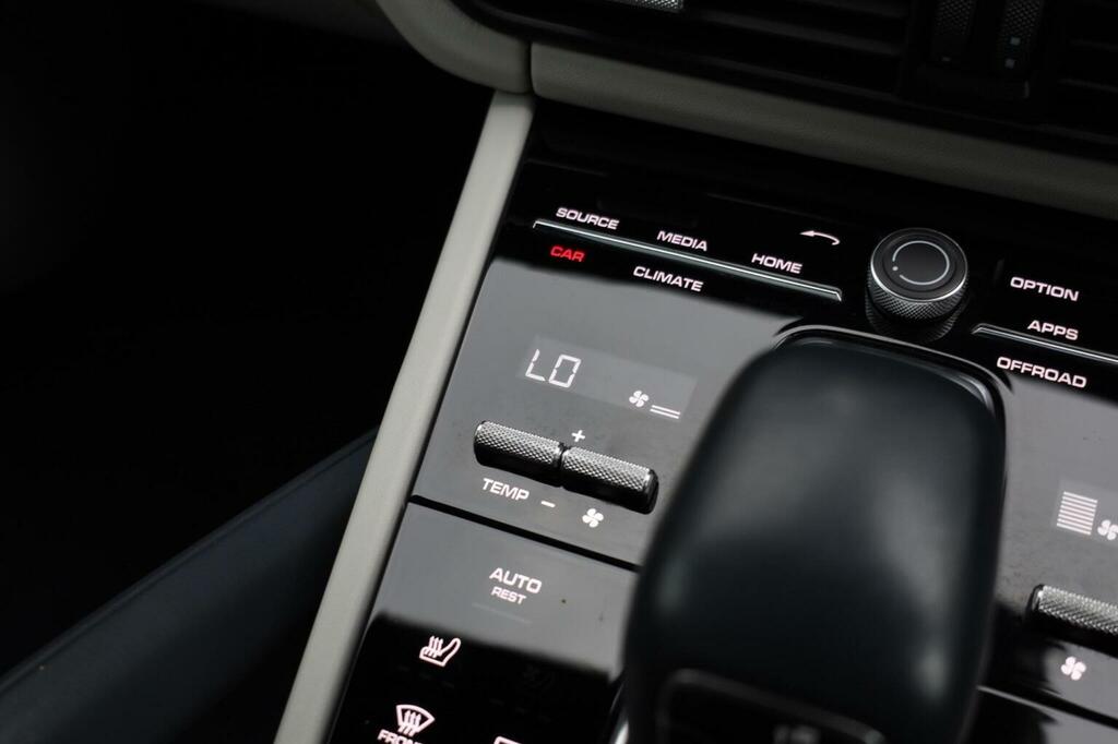 Porsche Cayenne V6 22K Spec Pan Roof Heads Up Display Black #24