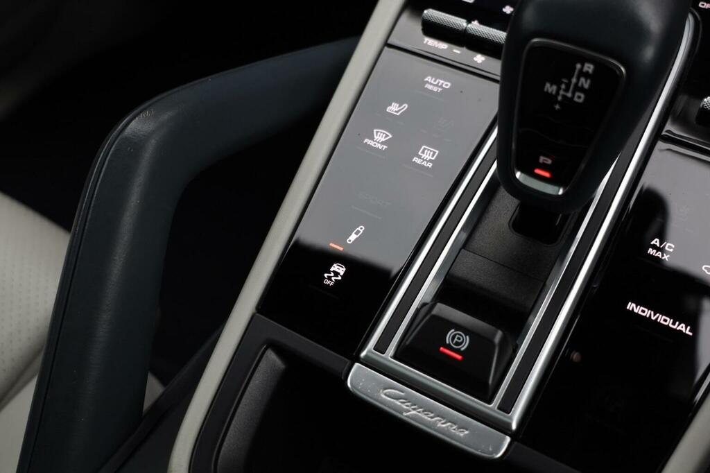 Porsche Cayenne V6 22K Spec Pan Roof Heads Up Display Black #21