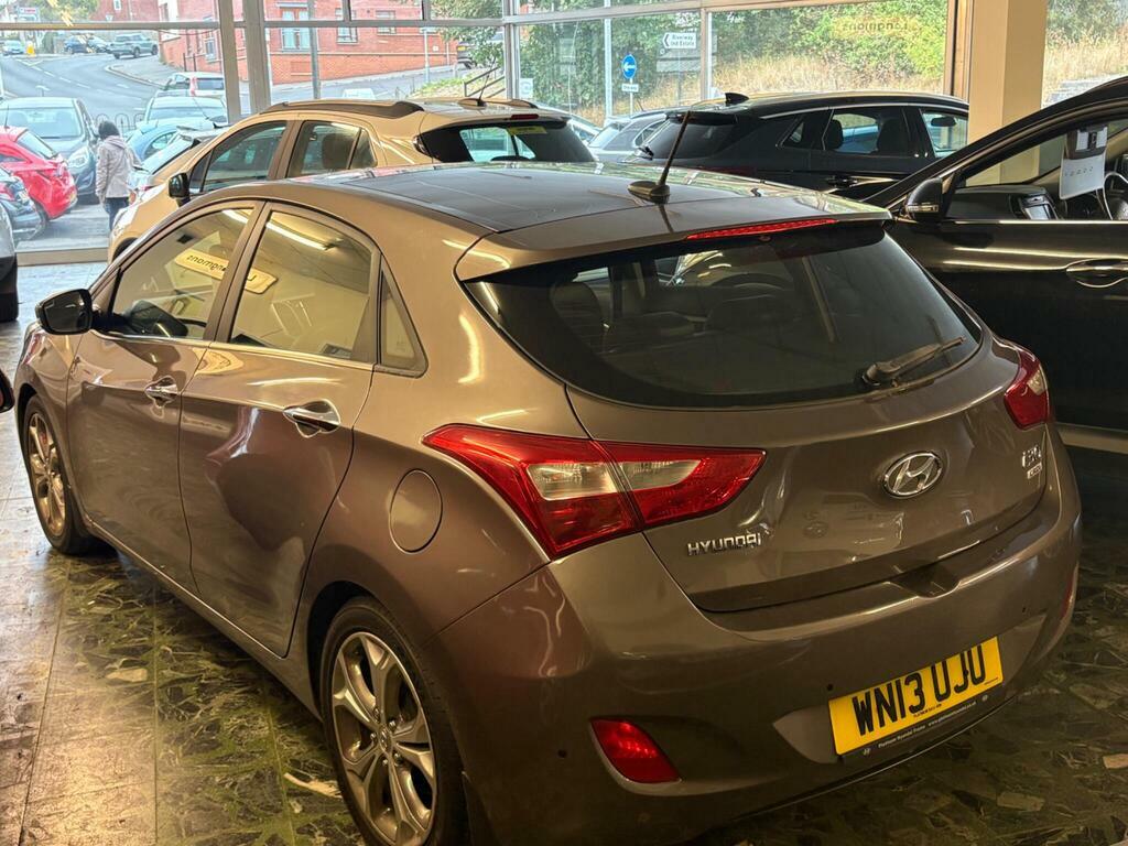 Hyundai I30 1.6 Crdi Premium Euro 5 Brown #3