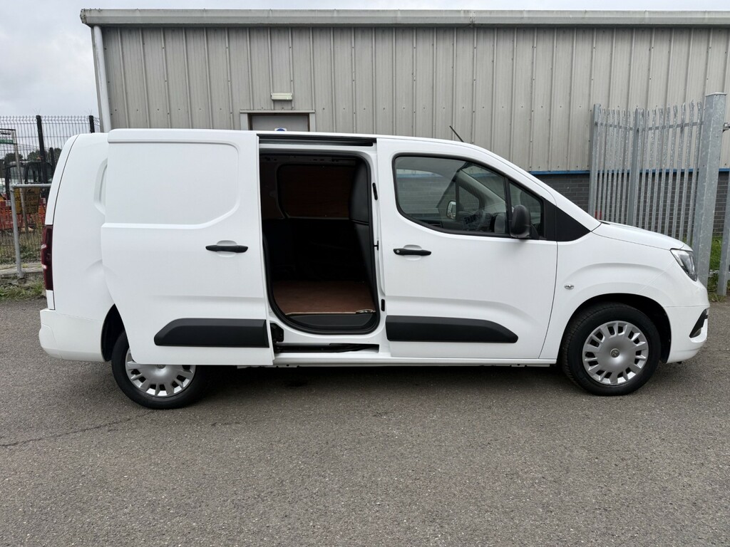 Vauxhall Combo Panel Van 1.5 Turbo D 2300 Sportive L2 H1 Euro 6 White #3