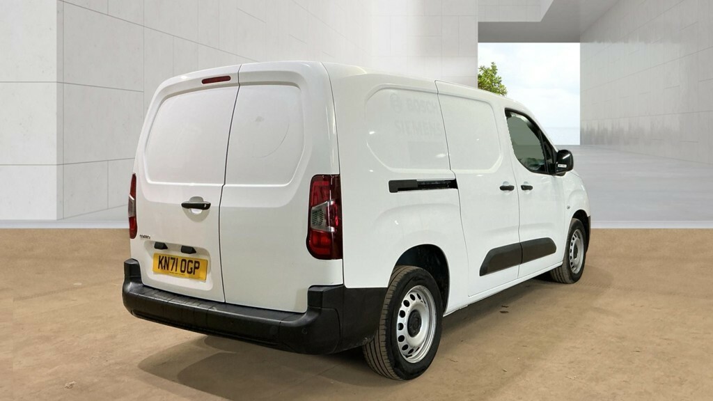 Vauxhall Combo 1.5 Turbo D 2300 Edition White #4