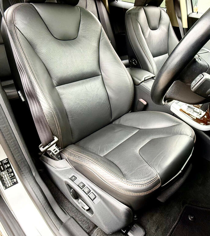 Volvo XC60 Se Luxury Awd D5 4Wd Black #28