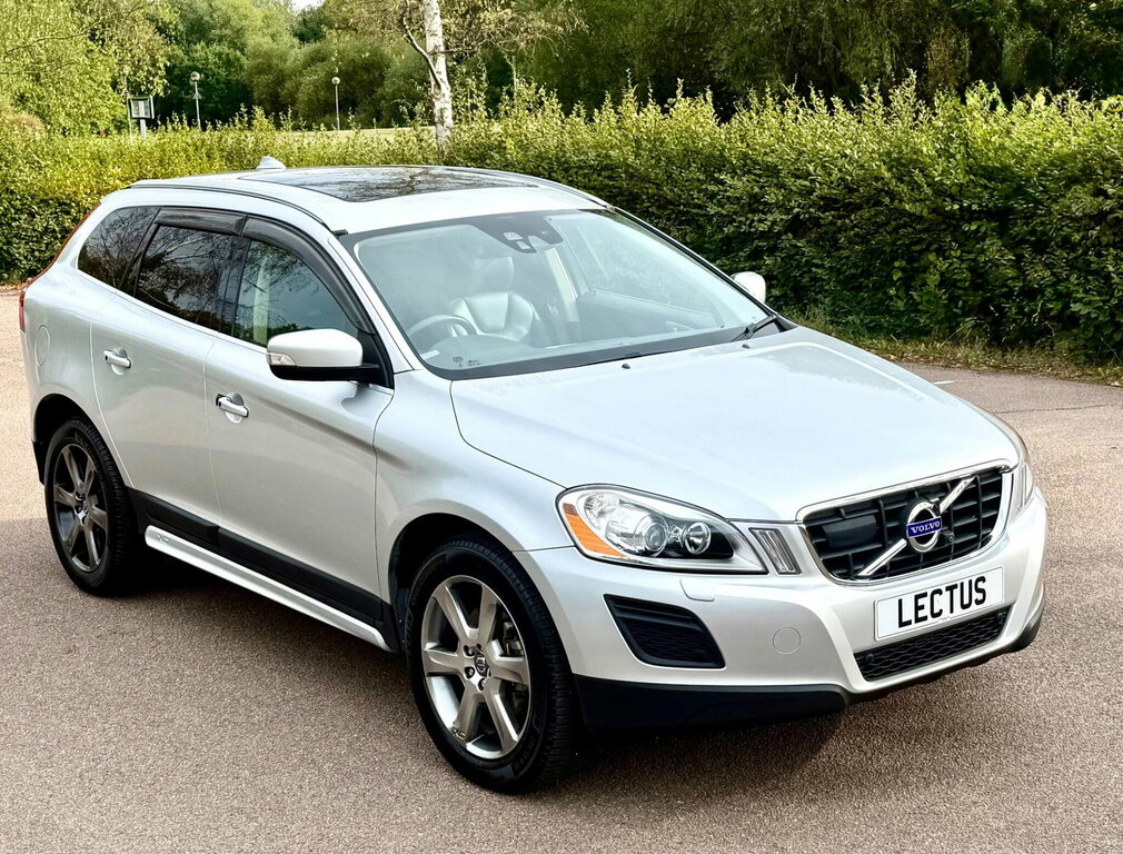 Volvo XC60 Se Luxury Awd D5 4Wd Black #2