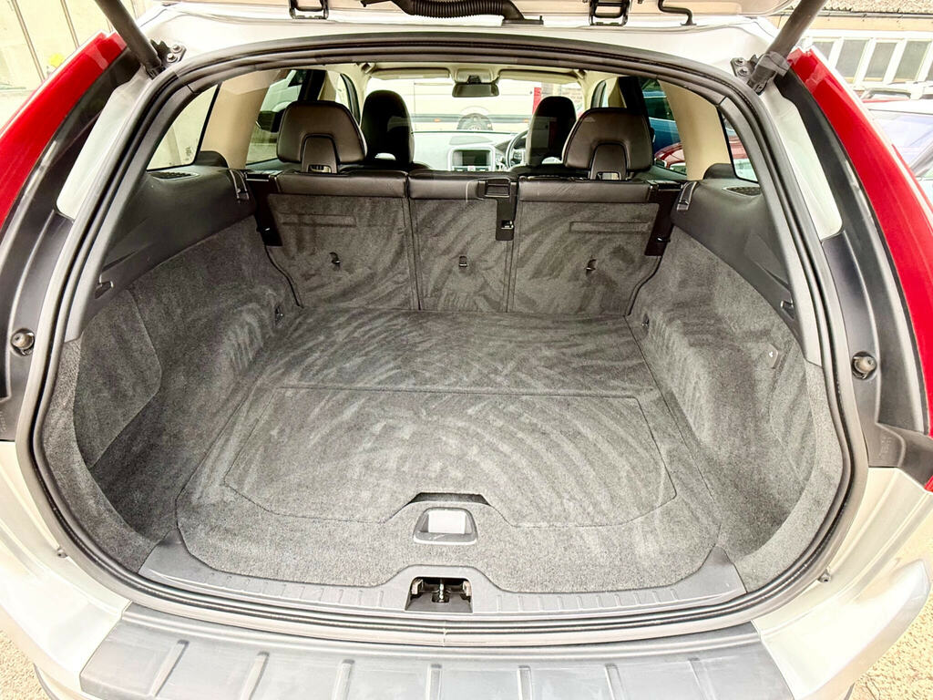 Volvo XC60 Se Luxury Awd D5 4Wd Black #55