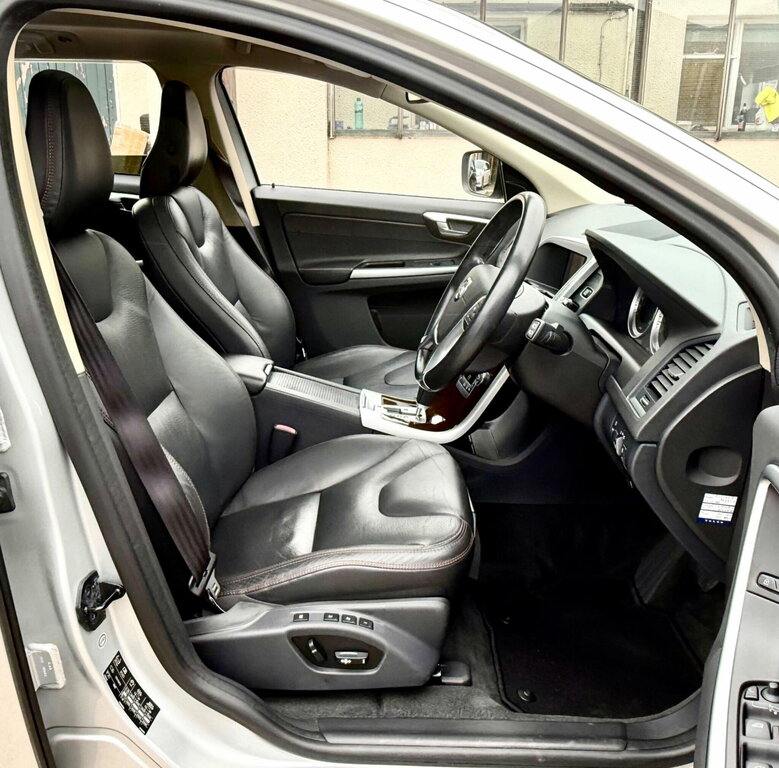 Volvo XC60 Se Luxury Awd D5 4Wd Black #27