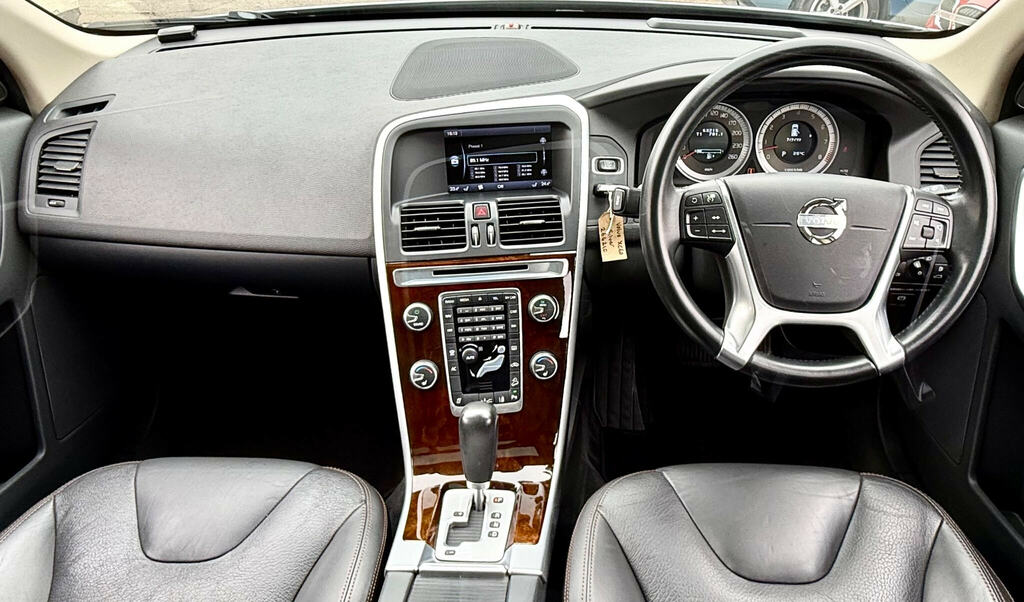 Volvo XC60 Se Luxury Awd D5 4Wd Black #25