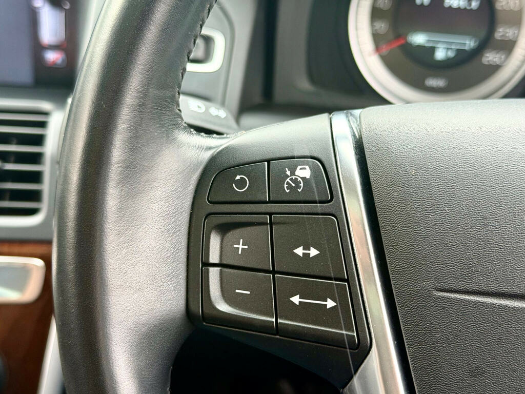 Volvo XC60 Se Luxury Awd D5 4Wd Black #37