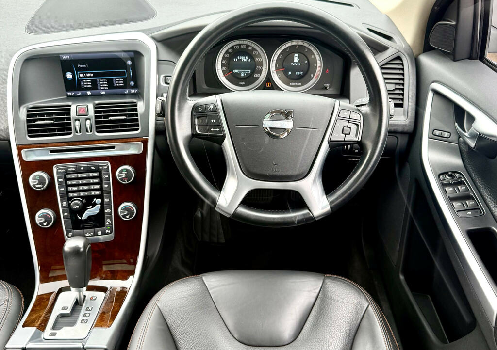 Volvo XC60 Se Luxury Awd D5 4Wd Black #23