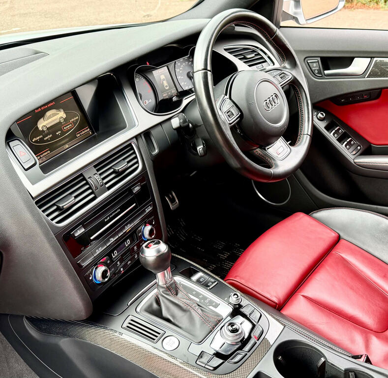 Audi S4 Avant 3.0 Tfsi V6 Black Edition S Tronic Quattro E Black #30