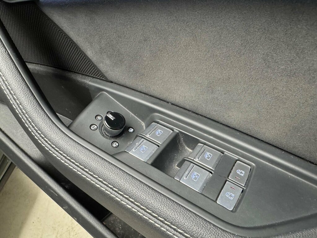 Audi Q8 e tron 300Kw 55 Quattro 114Kwh Black Edition Black #17