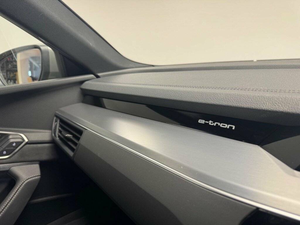 Audi Q8 e tron 300Kw 55 Quattro 114Kwh Black Edition Black #11