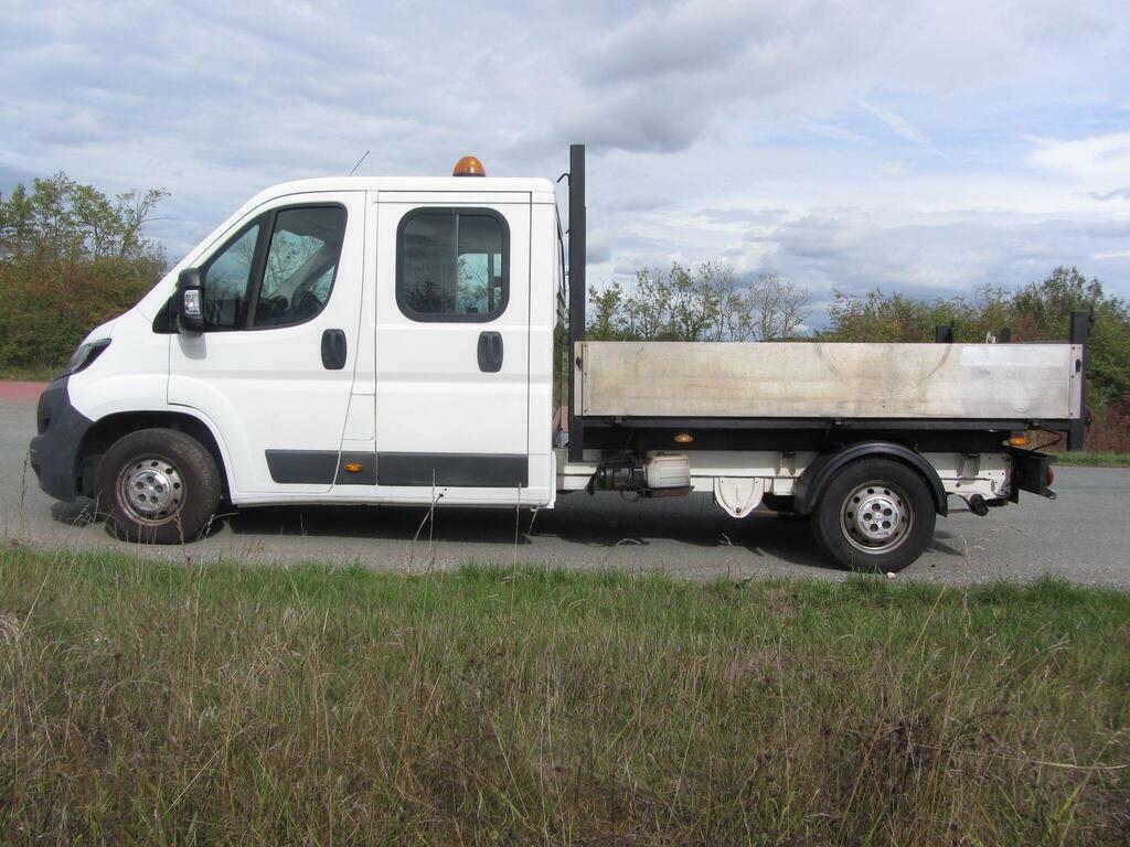 Peugeot Boxer 2.0 Bluehdi 335 Chassis Cab White #4