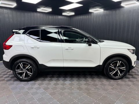 Volvo XC40 2.0 B4 Mhev YS22VNW White #2