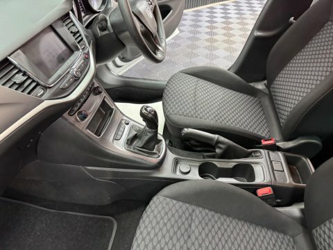Vauxhall Astra 1.2 Turbo 145 Sri Black #38