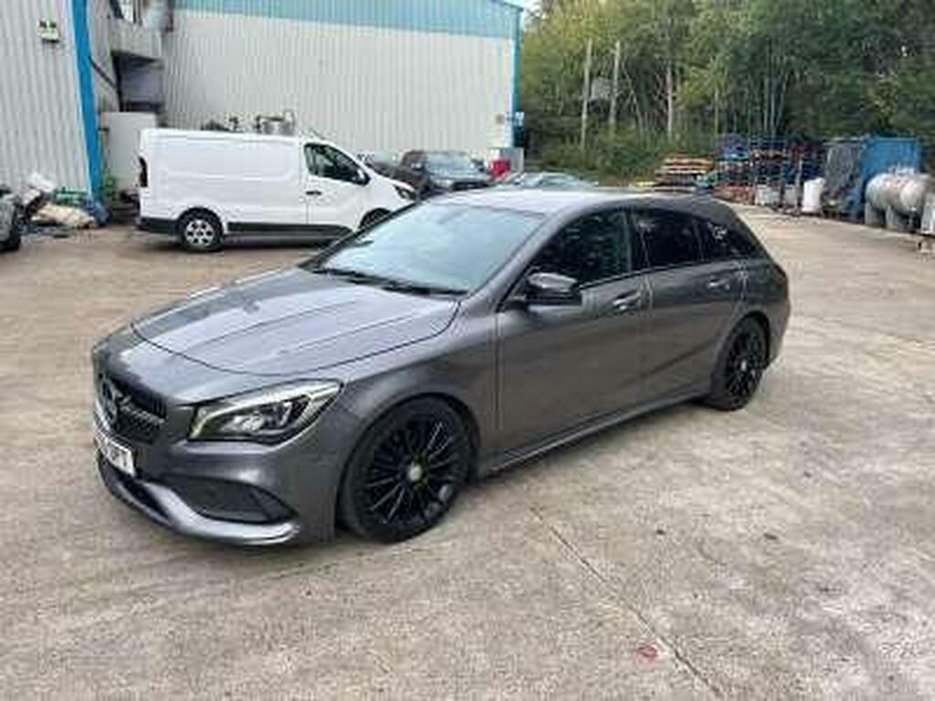 Mercedes-Benz CLA Class Cla 180 Amg Line Silver #1