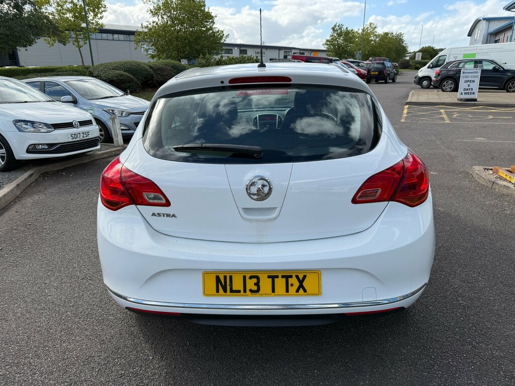 Vauxhall Astra 1.4 16V Energy Hatchback Euro 5 White #6