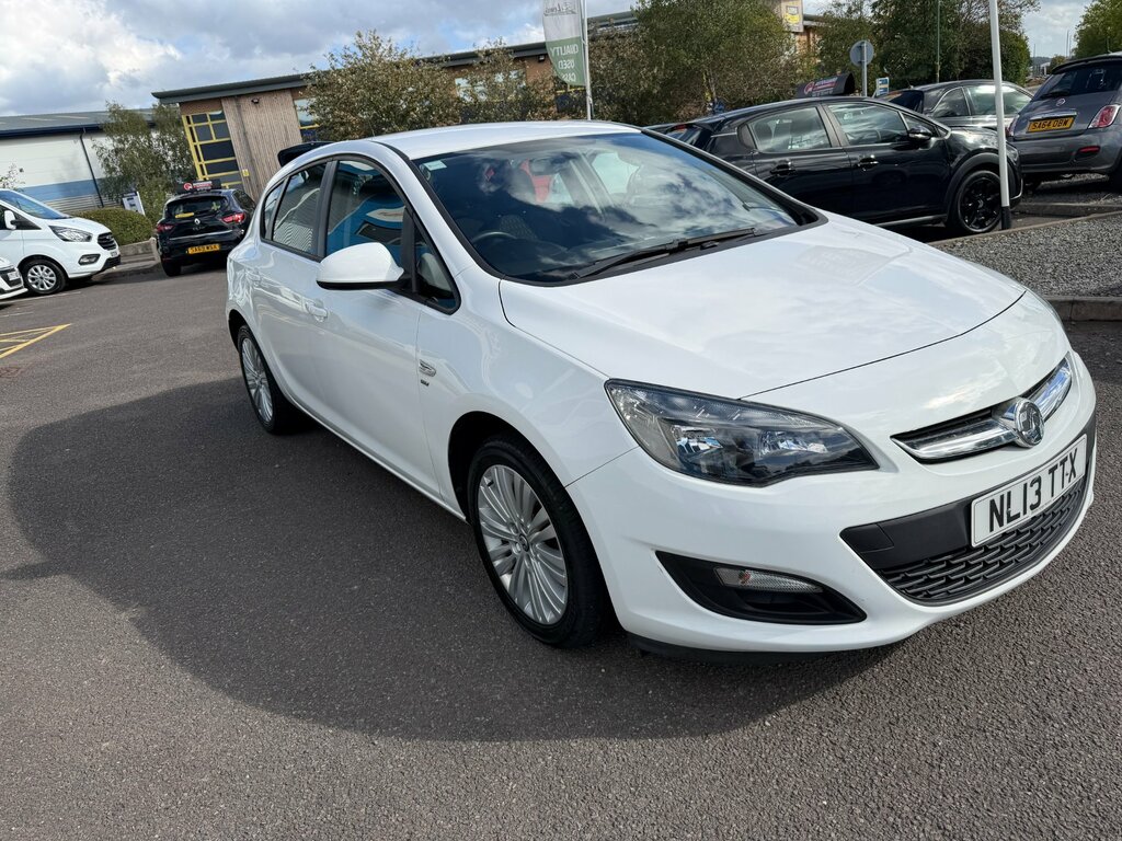Vauxhall Astra 1.4 16V Energy Hatchback Euro 5 White #3