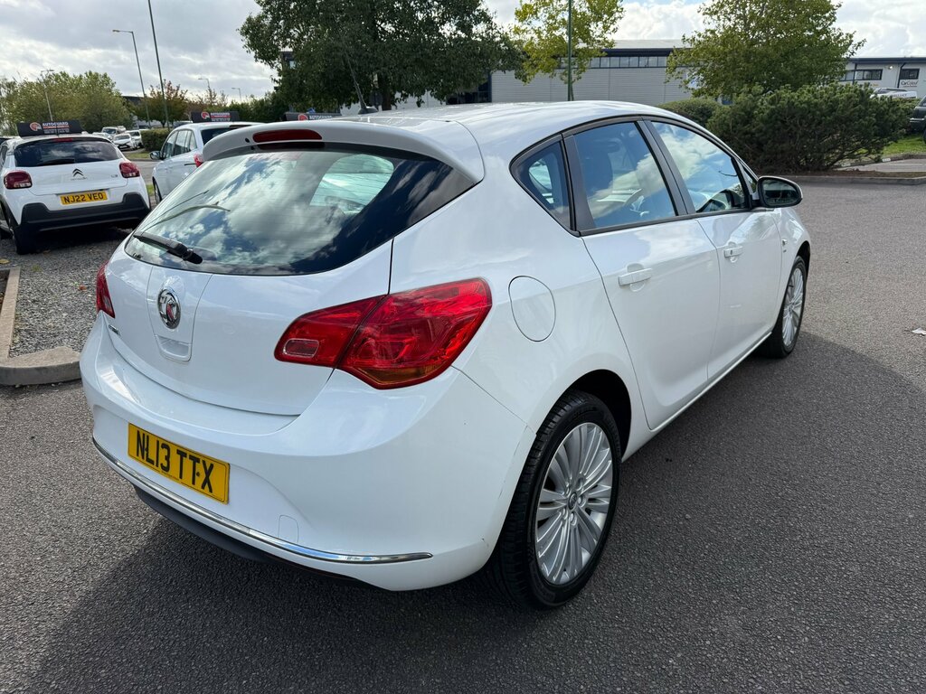 Vauxhall Astra 1.4 16V Energy Hatchback Euro 5 White #5