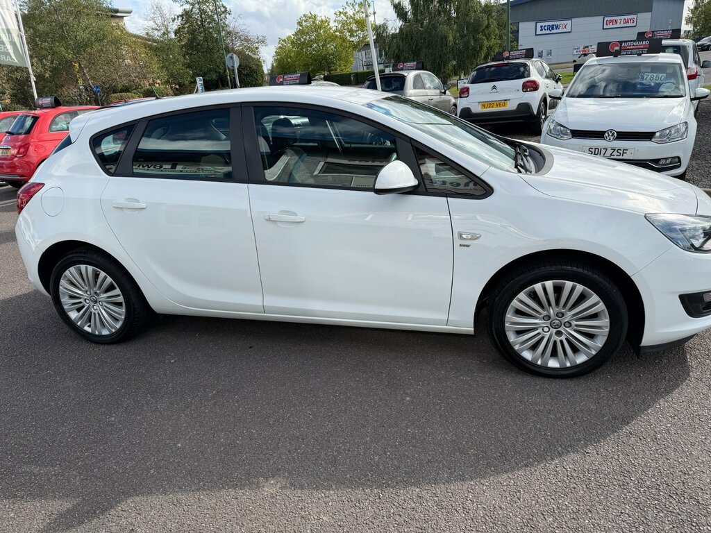 Vauxhall Astra 1.4 16V Energy Hatchback Euro 5 White #4