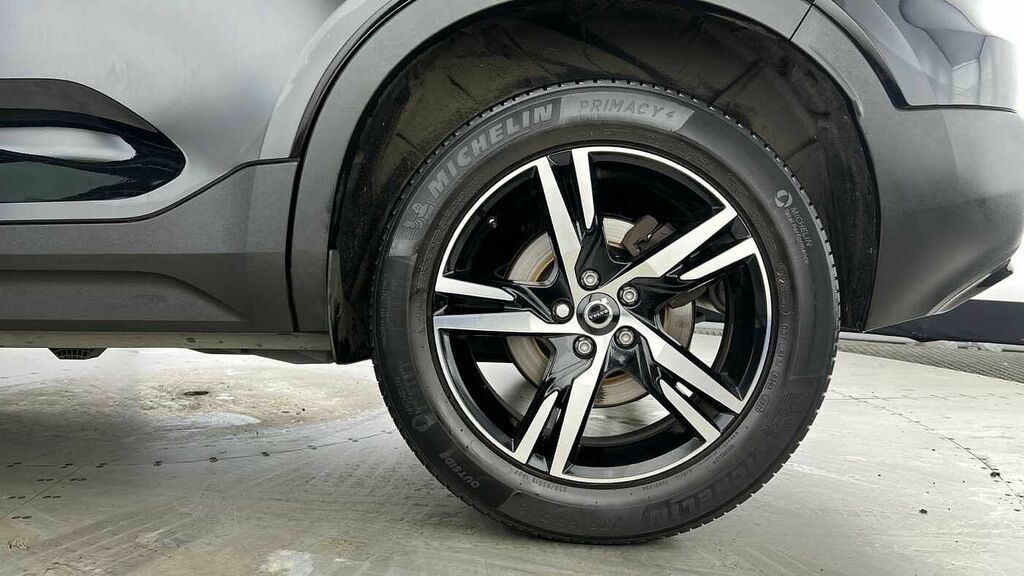 Volvo XC40 Plus, B3 Mild Hybrid, Darktinted Windows- Black #4