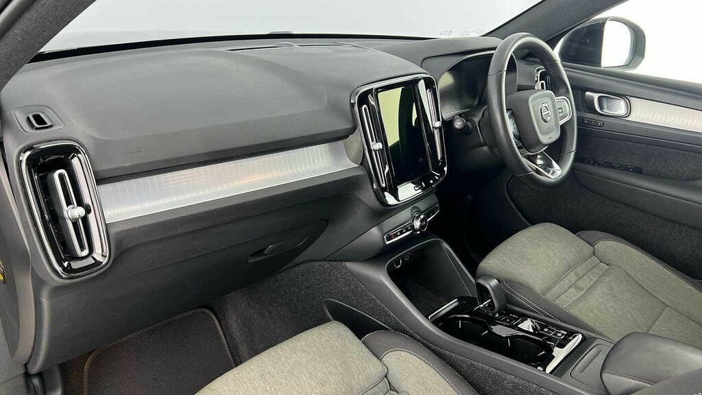 Volvo XC40 Plus, B3 Mild Hybrid, Darktinted Windows- Black #6
