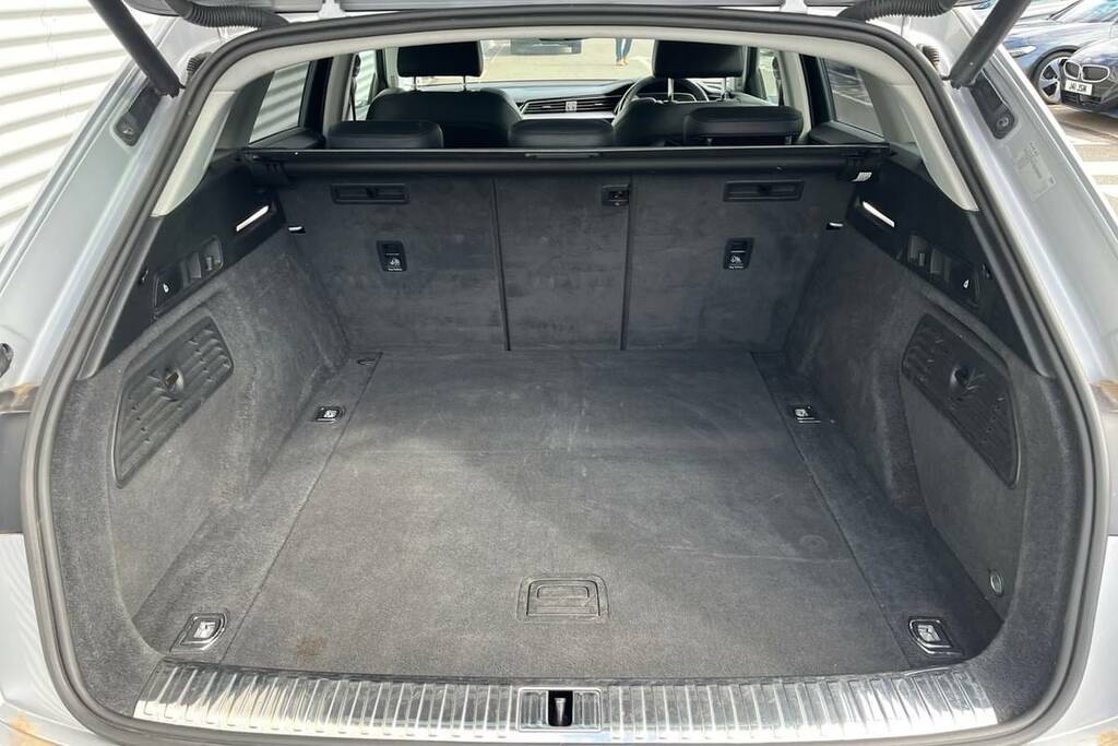 Audi E-tron 300Kw 55 Quattro 95Kwh Launch Edition Silver #2