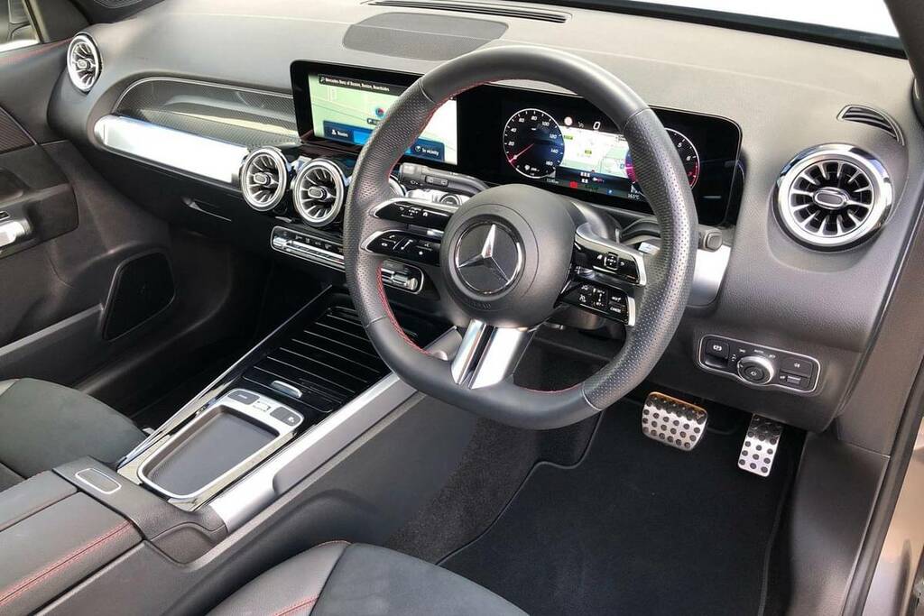 Mercedes-Benz GLB Class 200 Amg Line Premium Plus 7G-tronic Grey #4