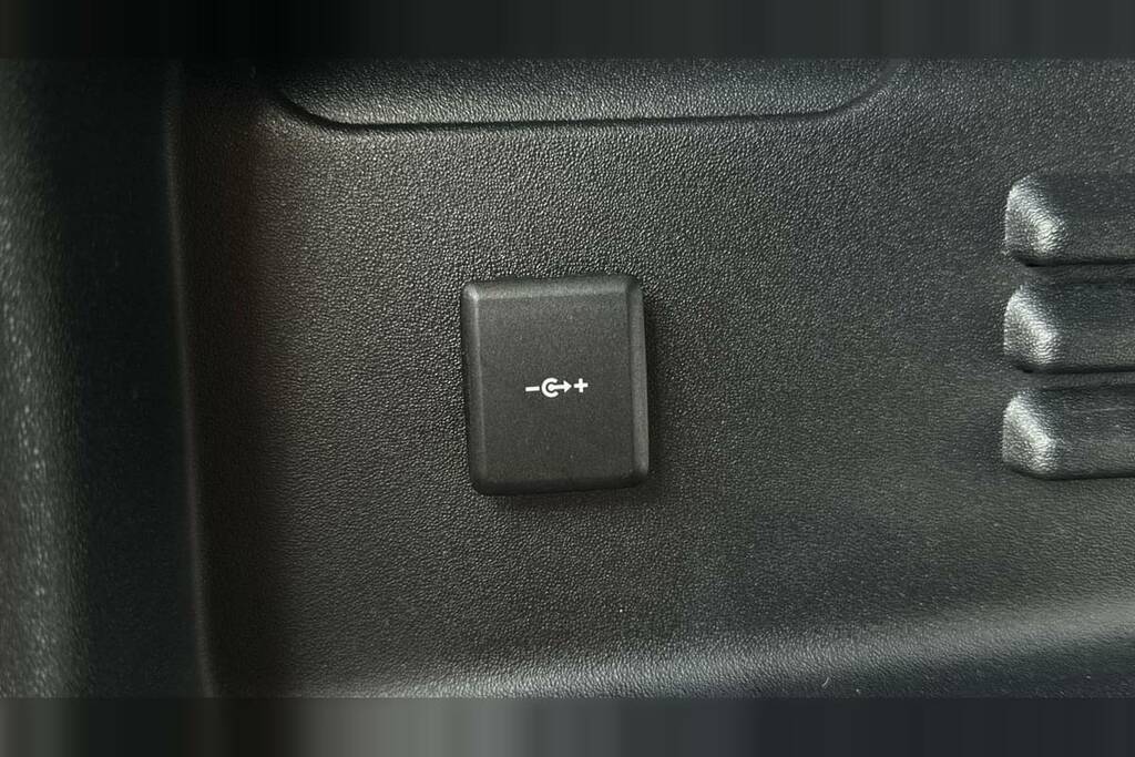 Land Rover Defender 90 3.0 D250 X-dynamic Hse 90 Black #41