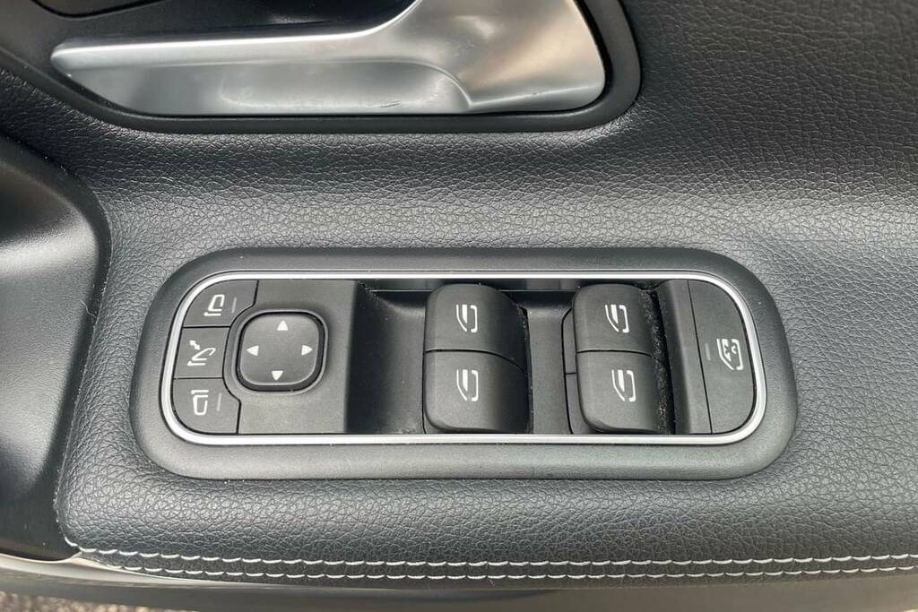 Mercedes-Benz CLA Class 200 Amg Line Premium Tip White #5