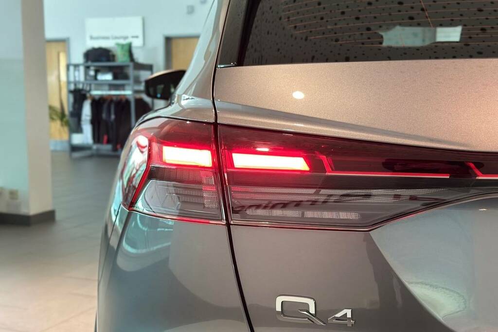 Audi Q4 E Tron Audi Sportback O Edition 1 40 E-tron 150,00 Kw Black #20