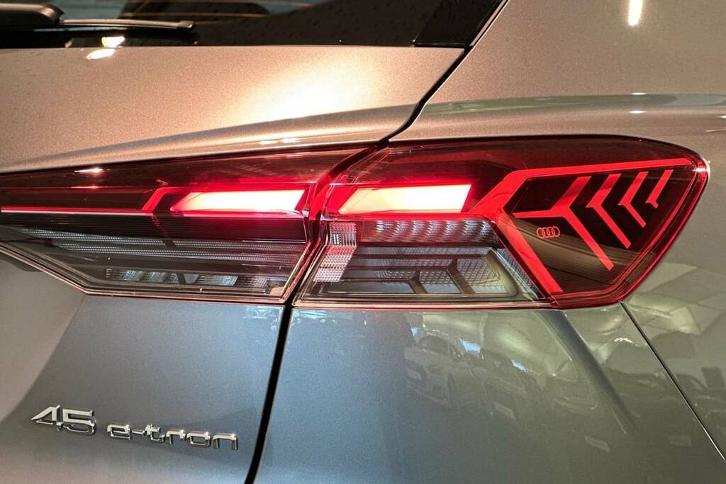 Audi Q4 E Tron Audi Sportback O Edition 1 40 E-tron 150,00 Kw Black #18