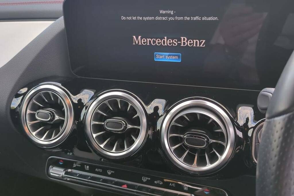 Mercedes-Benz EQA 300 4M 168Kw Amg Line Premium 66.5Kwh White #3
