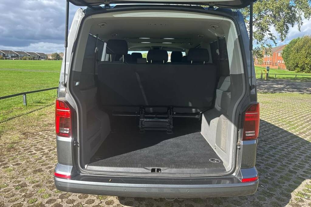 Volkswagen Transporter Shuttle 2.0 Tdi 150Ps Se Minibus Dsg BV71TUU Grey #2
