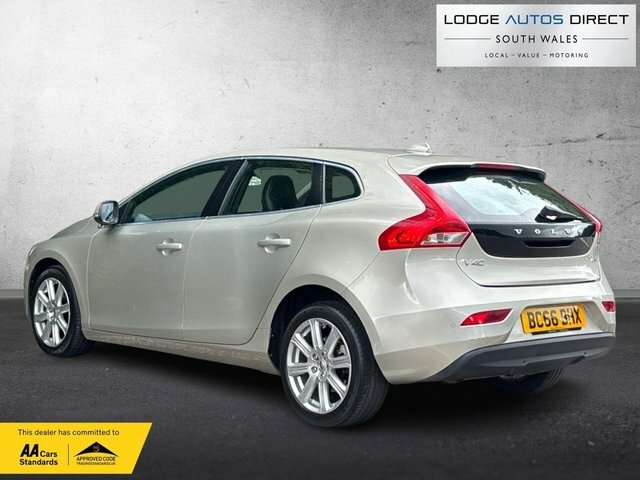 Volvo V40 1.5 T2 Inscription Hatchback Euro Gold #6