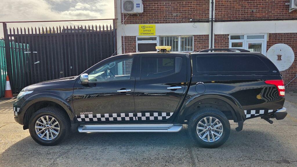 Mitsubishi L200 Suv Black #4